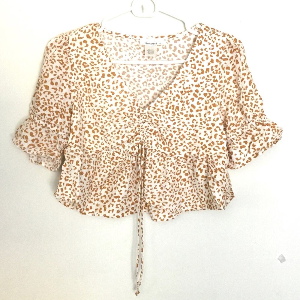 Urban romantics Crop Top Short Sleeve Animal print V-neck Sz Small